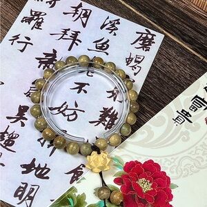 Elegant Green Beaded Bracelet